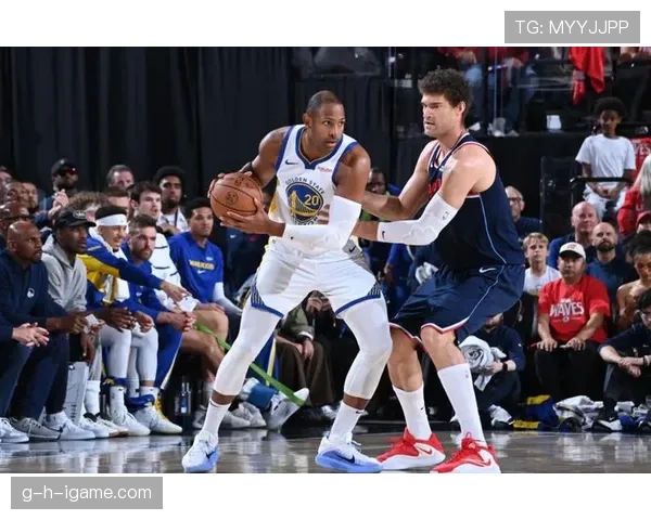 普尔与库里挡拆配合拉开空间 提升三分效率较赛季初